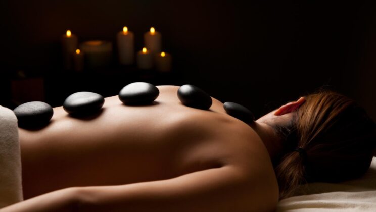 Fungsi Hot Stone Massage dan Efek Samping Salah Pengunaanya