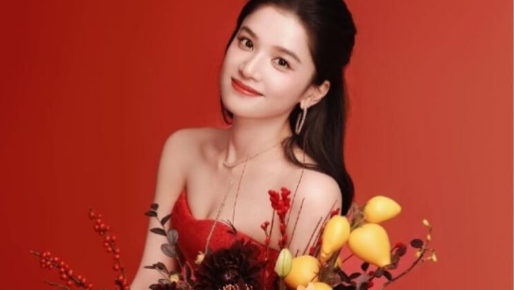 Fakta & Biodata Zhang Jing Yi 张婧仪, Sosok Viral di Media Sosial